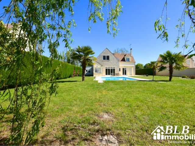 Maison 8 pièces 235 m²