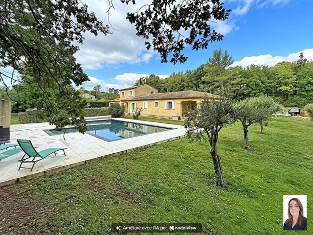 Maison 8 pièces 235 m²