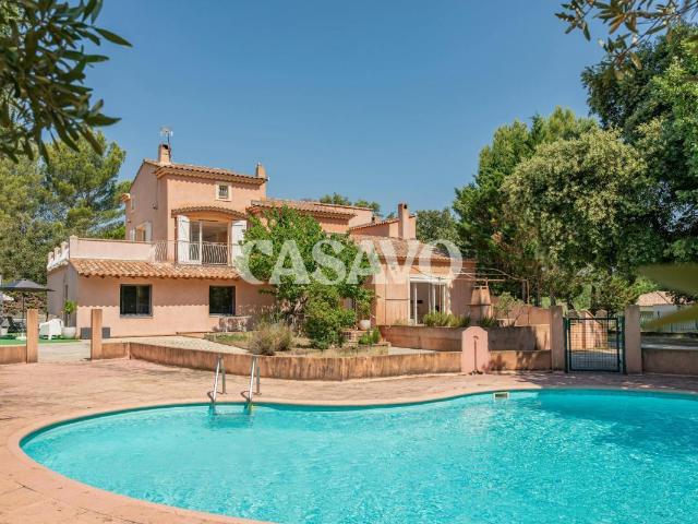 Maison 8 pièces 236 m²