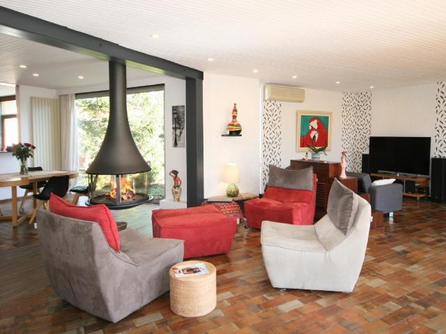 Maison 8 pièces 236 m²