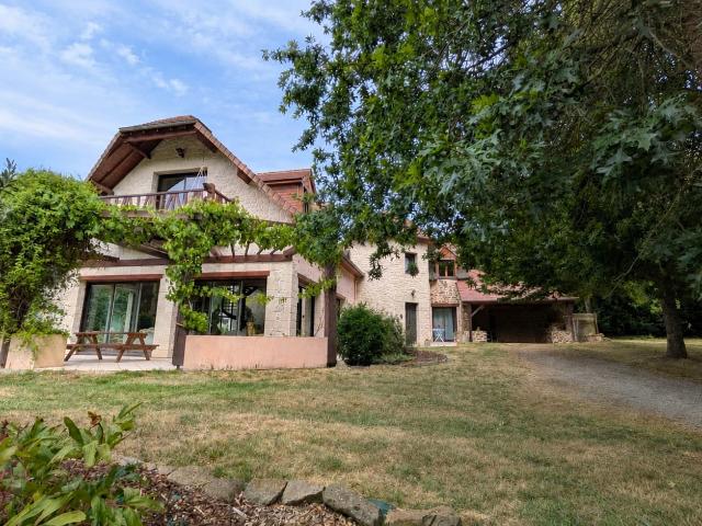 Maison 8 pièces 236 m²