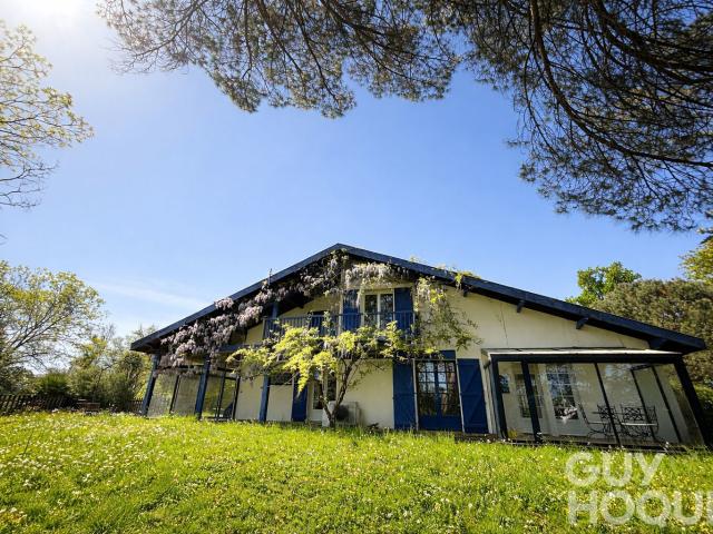 Maison 8 pièces 236 m²