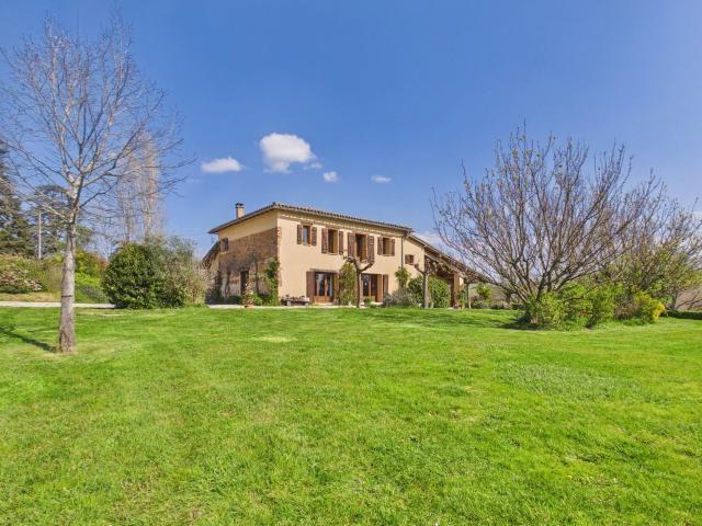 Maison 8 pièces 236 m²