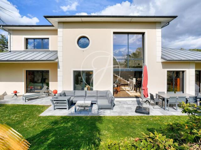 Maison 8 pièces 236 m²