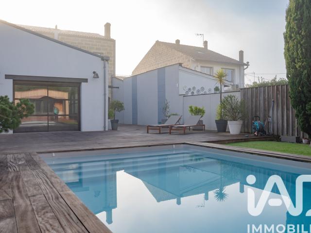 Maison 8 pièces 236 m²
