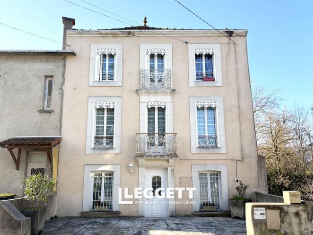 Maison 8 pièces 236 m²