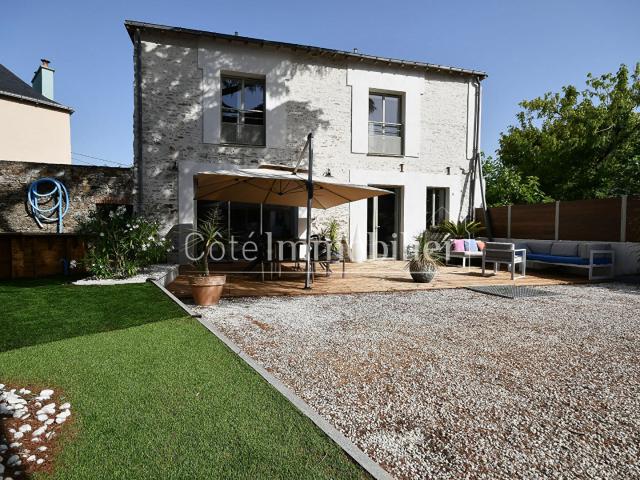 Maison 8 pièces 236 m²