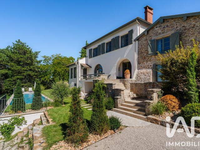 Maison 8 pièces 237 m²