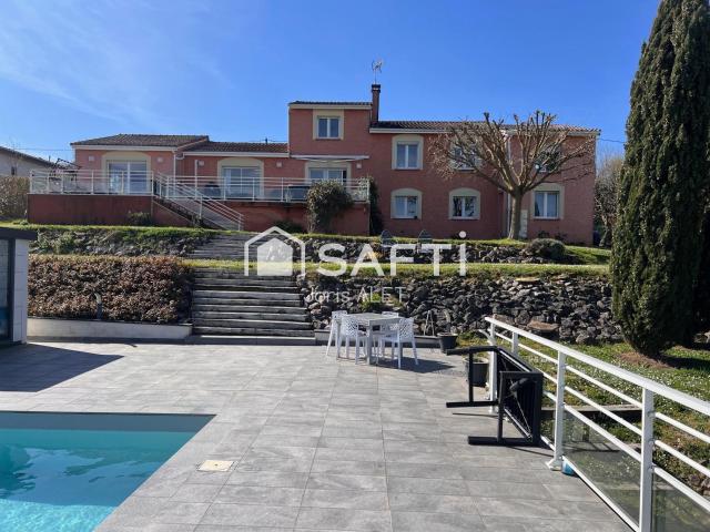 Maison 8 pièces 237 m²
