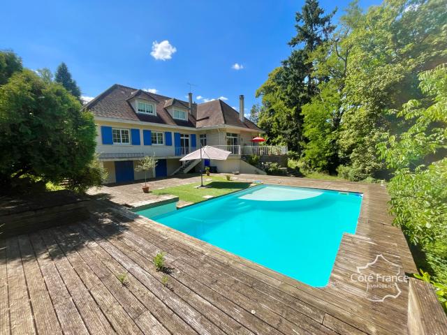 Maison 8 pièces 237 m²
