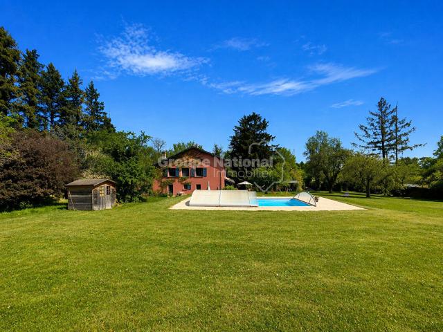 Maison 8 pièces 237 m²