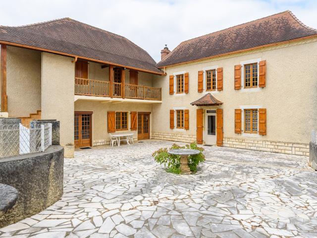 Maison 8 pièces 237 m²