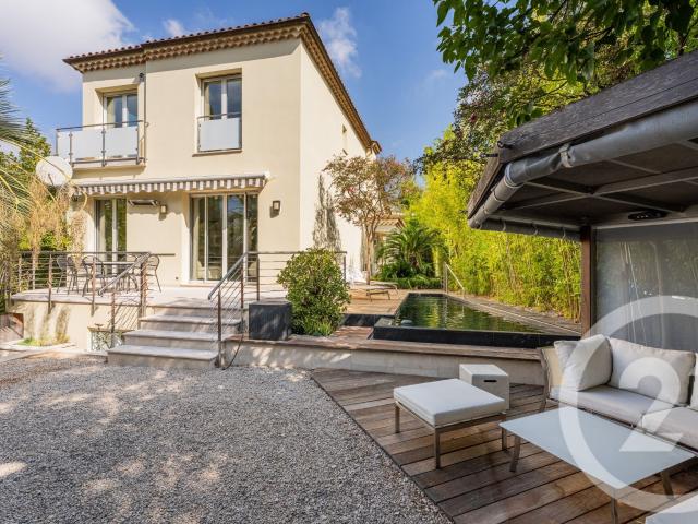 Maison 8 pièces 238 m²