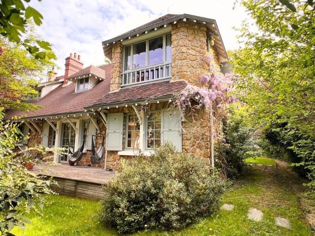 Maison 8 pièces 238 m²