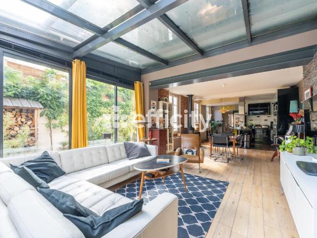 Maison 8 pièces 238 m²