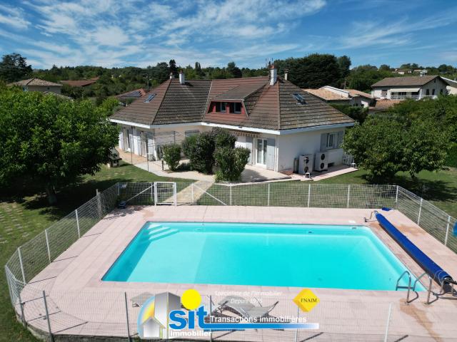 Maison 8 pièces 238 m²