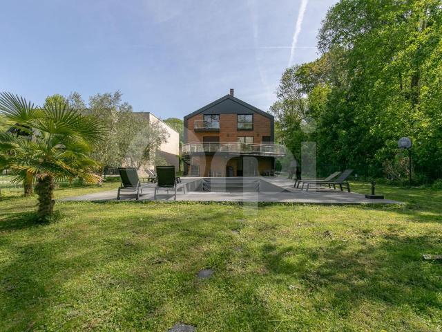 Maison 8 pièces 238 m²