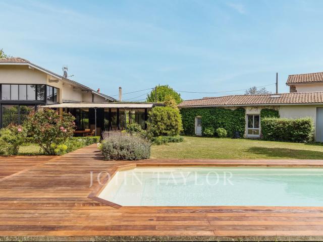 Maison 8 pièces 238 m²