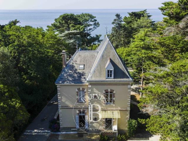 Maison 8 pièces 238 m²