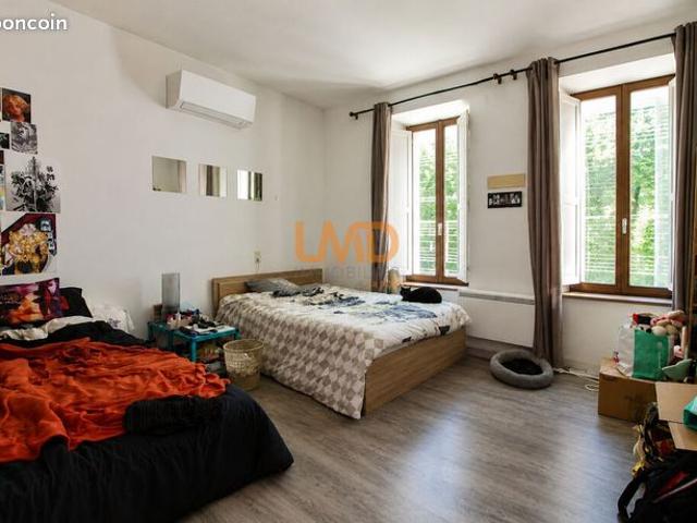 Maison 8 pièces 238 m²