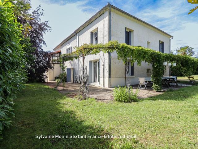 Maison 8 pièces 238 m²