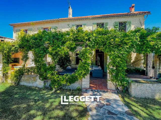 Maison 8 pièces 238 m²