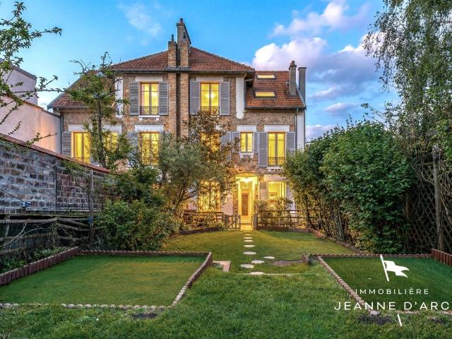 Maison 8 pièces 238 m²