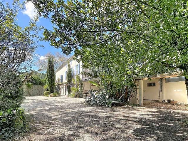 Maison 8 pièces 239 m²