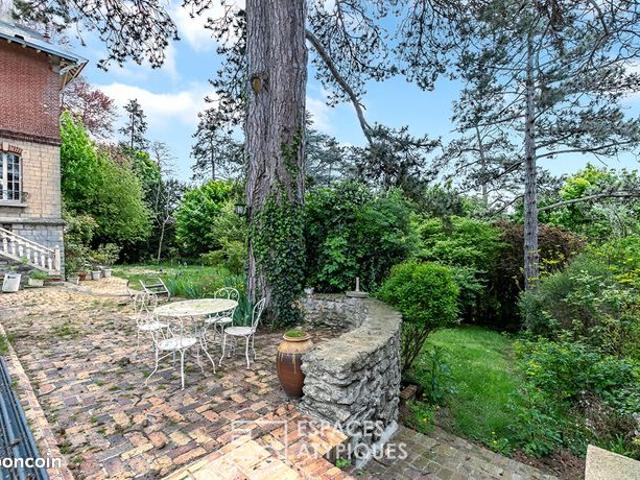 Maison 8 pièces 239 m²