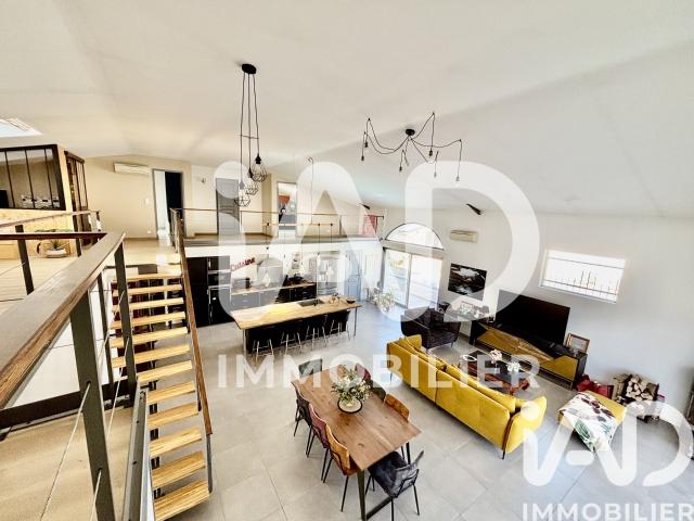 Maison 8 pièces 239 m²