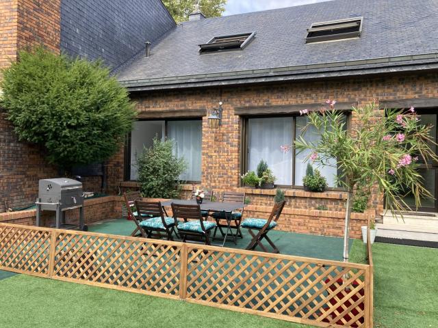 Maison 8 pièces 239 m²
