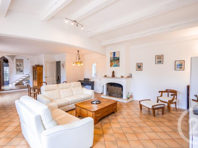 Maison 8 pièces 239 m²