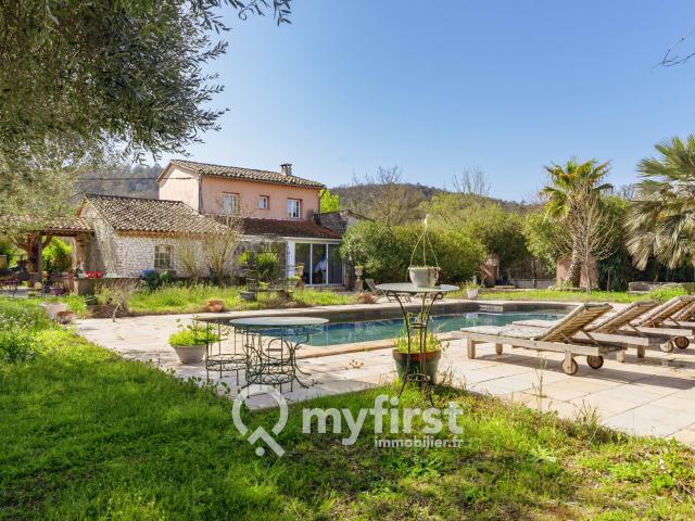 Maison 8 pièces 230 m²