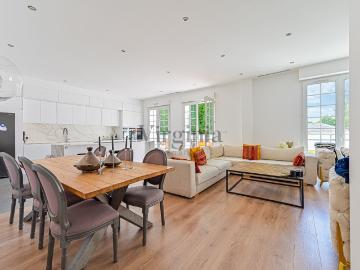 Maison 8 pièces 230 m²