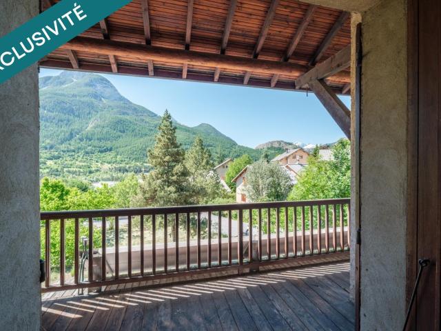 Maison 8 pièces 230 m²