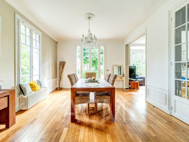 Maison 8 pièces 230 m²