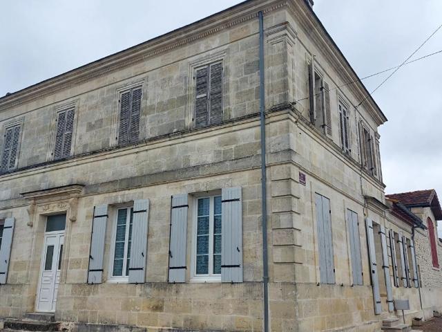 Maison 8 pièces 230 m²