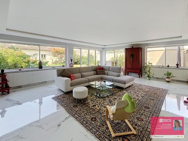 Maison 8 pièces 230 m²