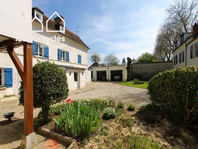 Maison 8 pièces 230 m²