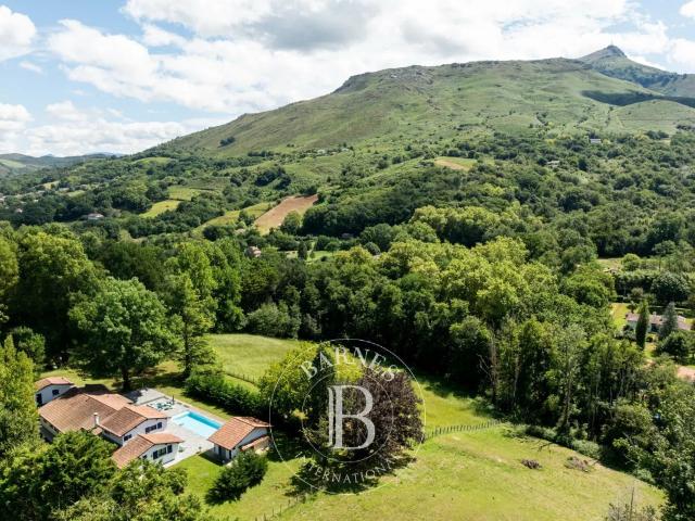 Maison 8 pièces 230 m²