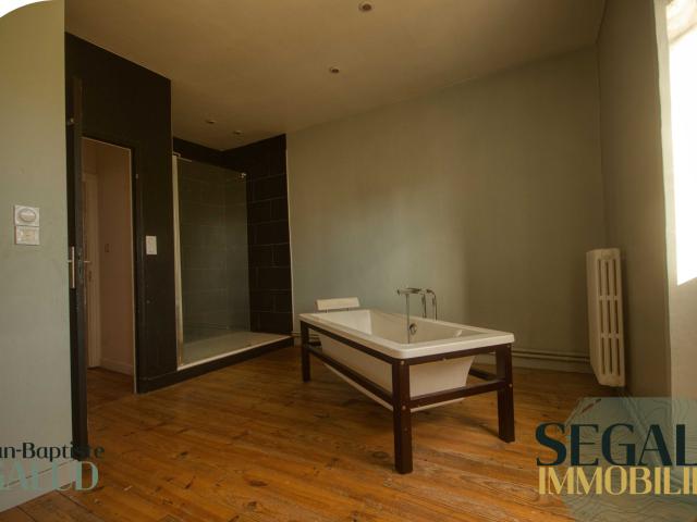 Maison 8 pièces 230 m²