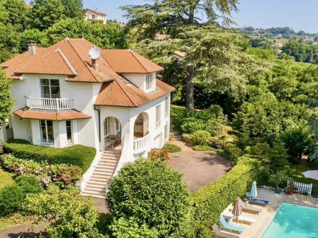 Maison 8 pièces 230 m²