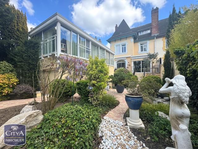 Maison 8 pièces 230 m²
