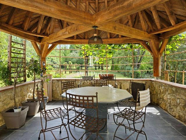 Maison 8 pièces 230 m²