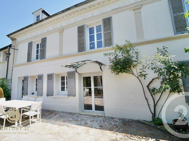 Maison 8 pièces 230 m²