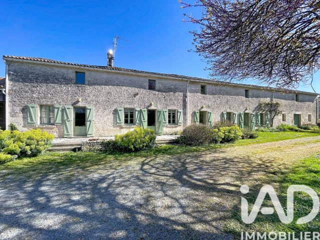 Maison 8 pièces 230 m²