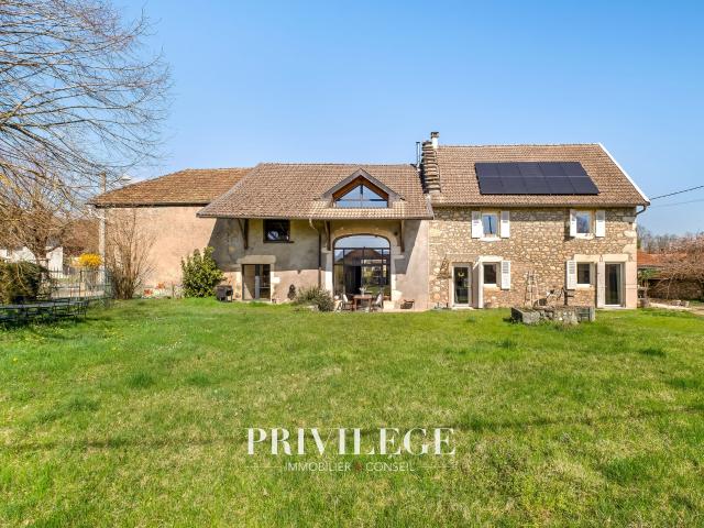 Maison 8 pièces 230 m²