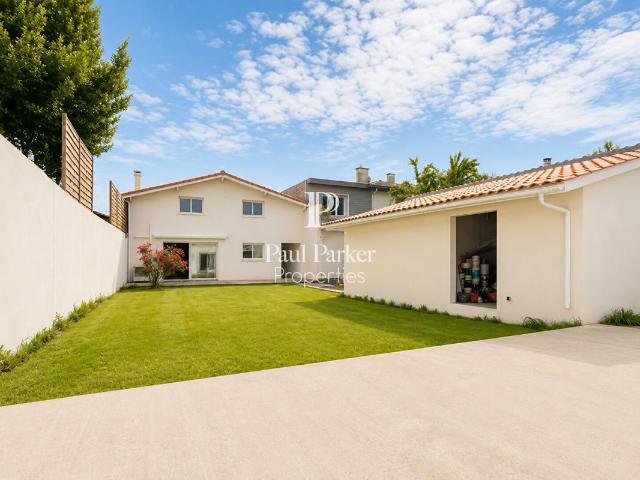Maison 8 pièces 230 m²