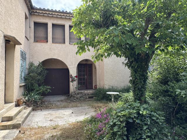 Maison 8 pièces 230 m²