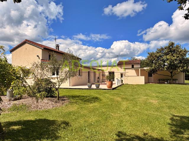 Maison 8 pièces 230 m²